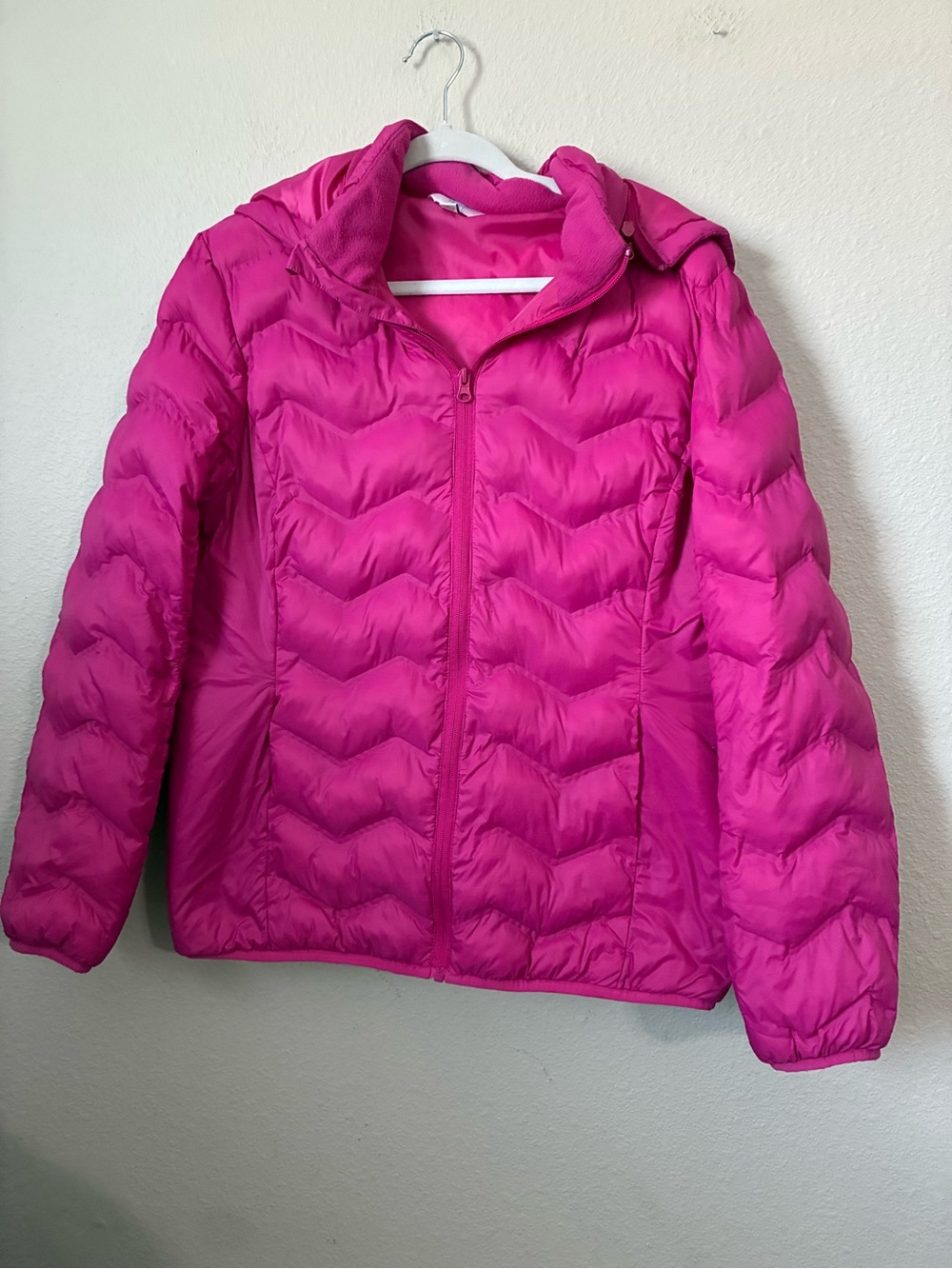 Women’s Time & Tru Lightweight Hooded Puffer Jacket - Bright Pink